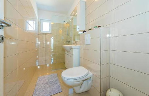 Six-Bedroom Holiday Home In Rogoznica - Foto 40