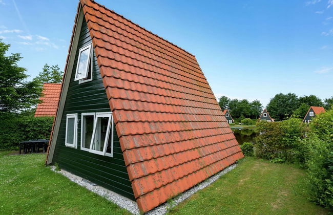 Detached Chalet in Tranquil Dutch Countryside - Photo 12