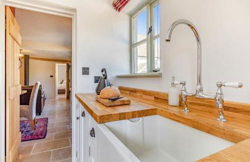 Queens Barn - Photo 11