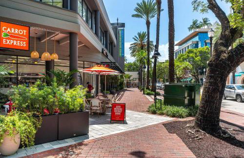 Breathtaking Direct Bay Views 2 bedroom condo with parking - Foto 27