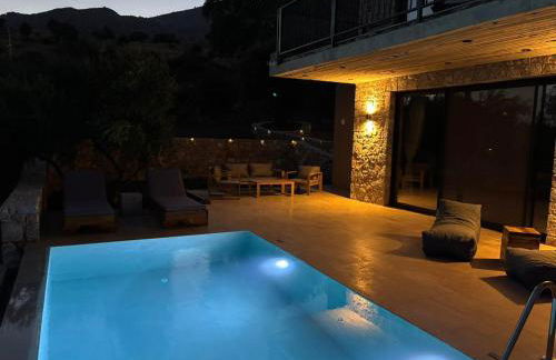 Petres Luxury Villas with heated private pool - Foto 31
