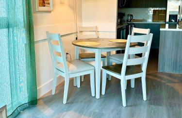 NEW Modern Condo FREE Parking & High Speed Wifi - Foto 25