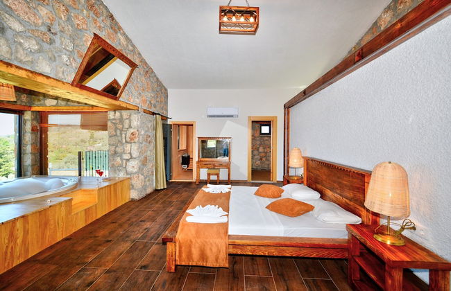 2 Bedroom Private Villa With Infinity Pool and Sea View - Photo 3