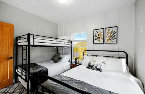 Luxurious A-Frame Mountain Retreat with Hot Tubs & Game Room Near Seneca Rocks, Milam, WV - Foto 37