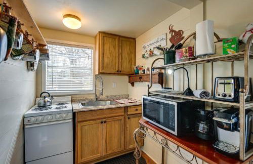 Fireside Relaxation Pet-Friendly Whittier Getaway - Foto 6