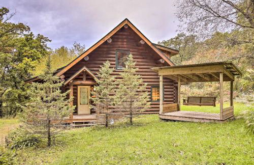 Splendid Family Cabin with Hot Tub and Grill! - Foto 3