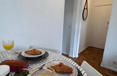 Apartamento ao lado do metrô e praia, 45m2, Tv 55" - Foto 9
