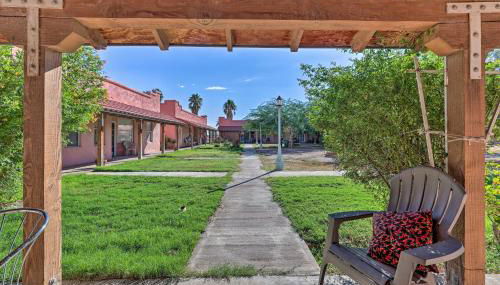 Cozy and Relaxing Eloy Apartment with Pool Access - Foto 3