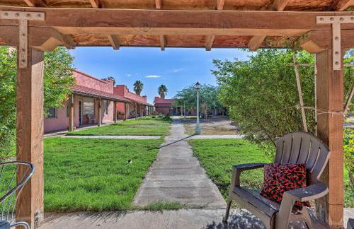 Cozy and Relaxing Eloy Apartment with Pool Access - Foto 3