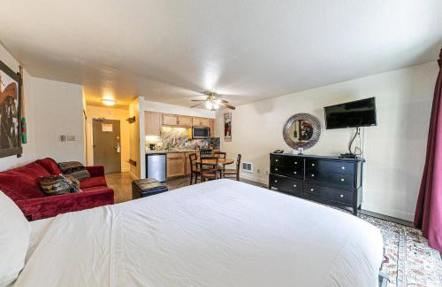 Charming Queen Studio Deluxe w/Balcony #233 at Donner Lake Village - Foto 5