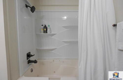 3BR Condo with Lake View - Trout Fishing - Playground - 2 Pools - Stairs Required - FREE TICKETS INCLUDED - PR69-9 - Foto 42