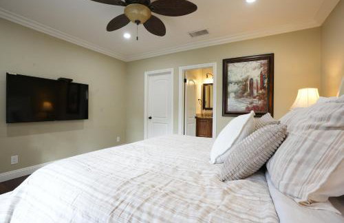 Highly Upgraded, 5 Bed, 4.5 ba, New Pool W/jacuzzi, 1/2 Mile Walk to Disney - Photo 66