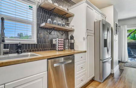 Vibrant Watermelon - Hot Tub, BBQ-Grill, King-Bed, Backyard, Parking - Foto 30