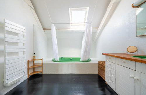 Grande chambre indépendante, charme, calme sur jardin, Nantes centre, accès privé par escalier de l'immeuble, sdb & wc privés, 10 minutes gare et palais des congrès - Photo 14