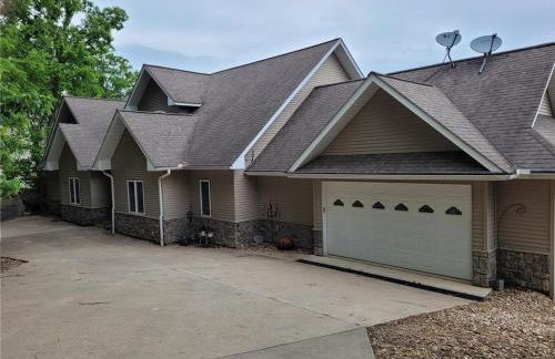 Amazing Vacation Home on the 56 MM, Dock, Water Toys, Fire Pit, 5 bedrooms/5 baths - Foto 5