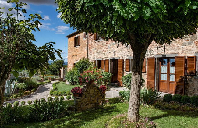 Farmhouse in Tuscany With Pool and Hill Views - Photo 1