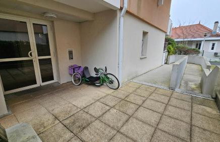 Résidence fermée Grande terrasse ombragée Piscine Plage Port Parc Gare - Foto 22