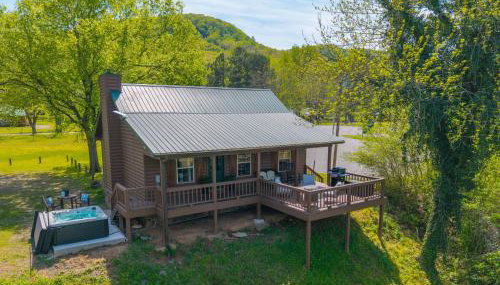 Riverfront Little Red Cabin, Hot Tub, World-class Trout Fishing, Views & Boat Access - Foto 2