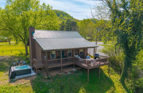 Riverfront Little Red Cabin, Hot Tub, World-class Trout Fishing, Views & Boat Access - Photo 1