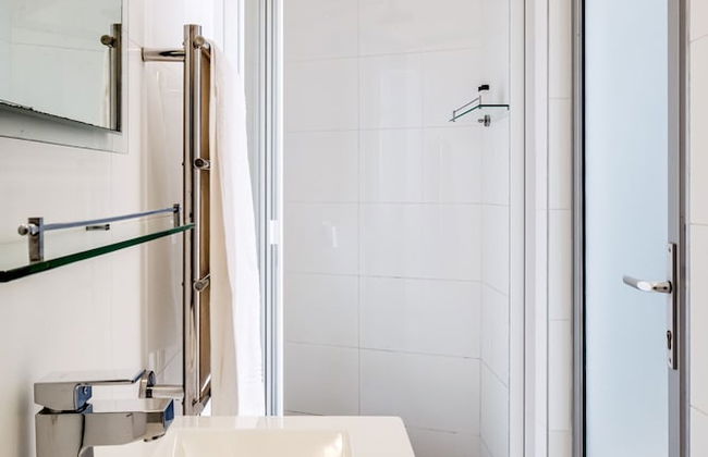 Compact Camps Bay Holiday Apartment With Private Pool Sea Escape - Foto 16