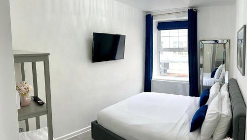 OCEAN ESCAPE 200m From the Sea, High Spec Town Centre Entire Flat, 3 Bedrooms, TVs All Rooms - Foto 4, wardrobe