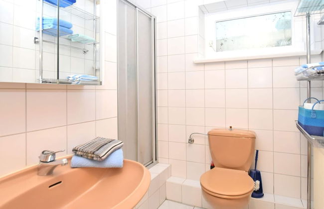 Tranquil Garden Apartment - Photo 9