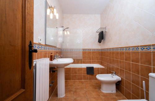 7 Bedroom Villa with Pool - 5mins walk to Cala Llonga Beach - Can Ramon - Foto 30