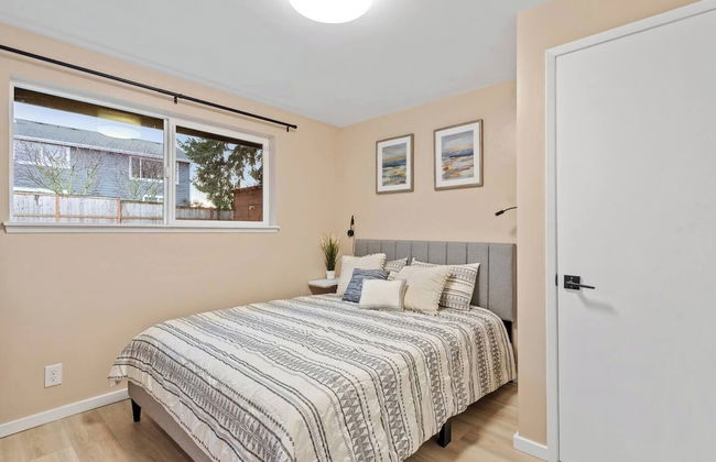 Lakeview Home in Renton, Walk to Beach, AC, Fenced - Photo 5