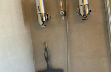 Cannes Marina Résidence Le Surcouf - Studio de 28m2 au 10ème étage avec piscine, terrasse, parking, vue montagne et port : Mandelieu-La Napoule - Foto 14