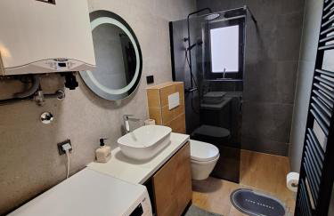 City heaven,self check in, with free parking - Foto 34