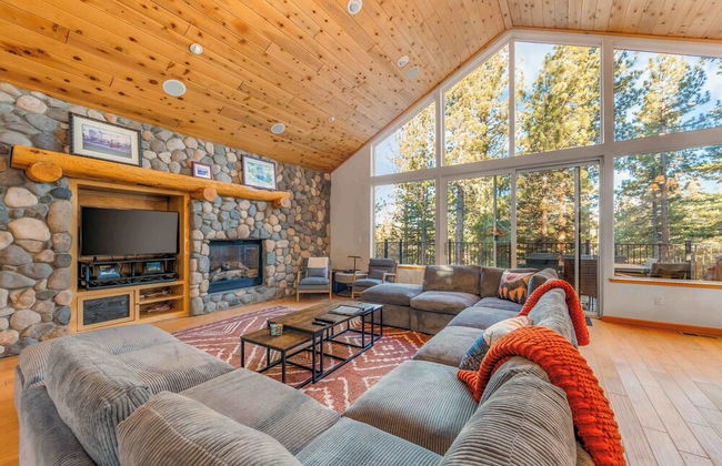 Fully Remodeled Tahoe Retreat with Game Room and Hot Tub - Foto 24