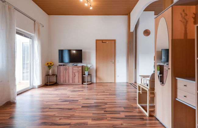 Modern Holiday Home in Pinsdorf With Garden - Photo 15