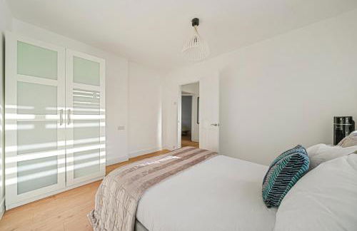 2 Bed Luxury Parking and Garden - Close to Heathrow - Foto 8