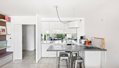 Au bout de la rue la Mer- T3 Jardin Piscine PARKING WIFI BY HC - Foto 5