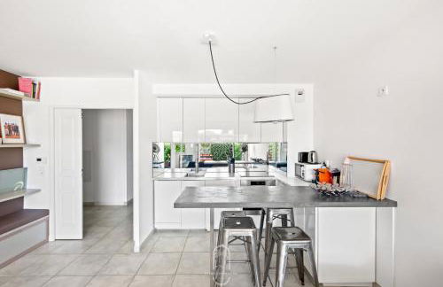 Au bout de la rue la Mer- T3 Jardin Piscine PARKING WIFI BY HC - Foto 5