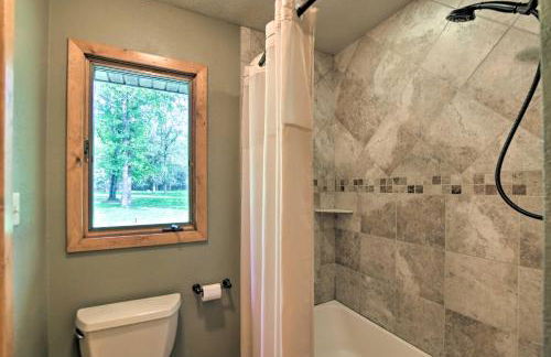 Spacious Lakefront Home with Patio and Boat Dock! - Foto 21