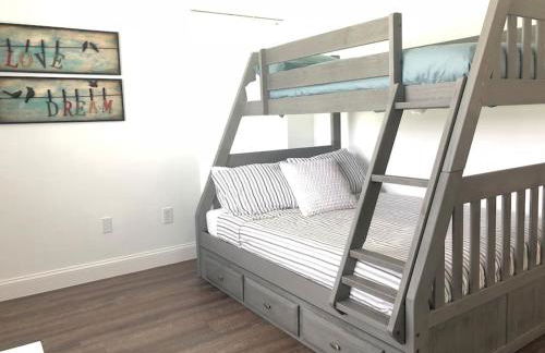 Beautiful Home across the street from Lake June! - Foto 12