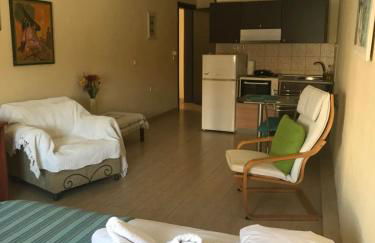 Melinas Home - Photo 2