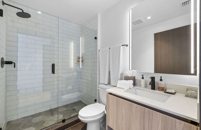 Luxurious Condo Downtown Miami Heart - Photo 30