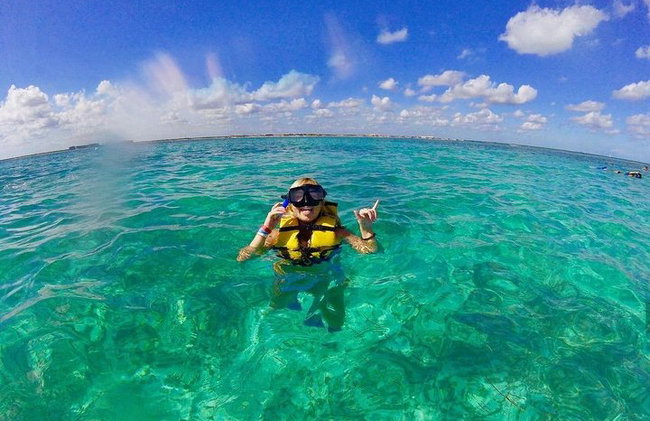 Snorkeling Experience in Cancún with Speedboat (Couple) - Photo 1