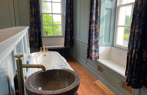 South Lodge with Hot Tub - Foto 16