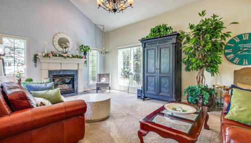 Menasha Home with Patio - Walking Distance to Lake! - Foto 2