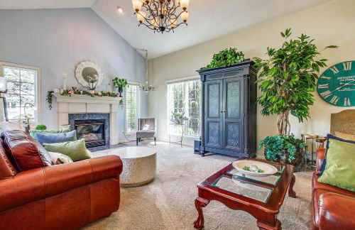 Menasha Home with Patio - Walking Distance to Lake! - Foto 2