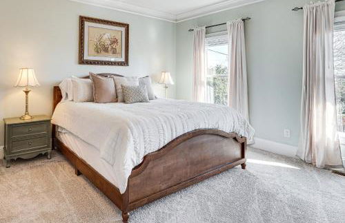 Summerville Historic Bungalow with Hot Tub - Foto 11