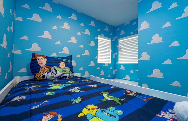 Modern Chic Home Mickey and Toy Story Rooms - Foto 34