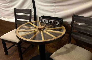 Texas Glamping near Murchison: Charming Wagon Rental Perfect for a Romantic Getaway - Foto 10