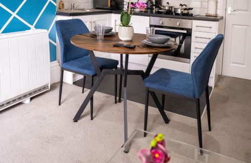 Rugby 1-BR Apt, Parking, City Centre, Sleeps 3 - Foto 10