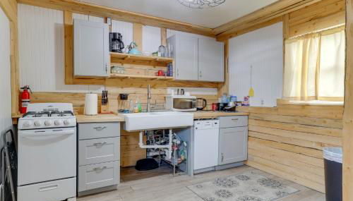 2 Mi to Dtwn Pet-Friendly Casper Apt! - Photo 2