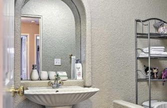 Waterfront Discovery Bay Home Outdoor Bar and Dock - Foto 14