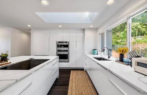 Modern and Relaxing Lake Sammamish View House - Foto 3